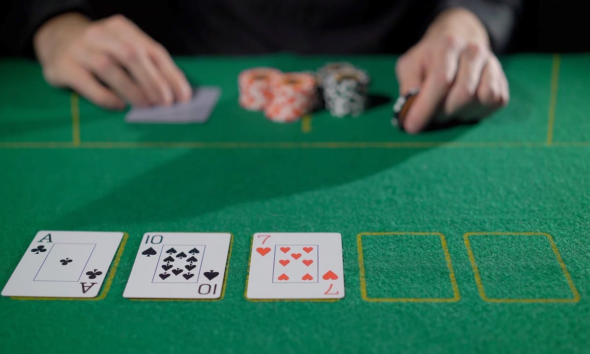 不知道德州撲克怎麼玩？快看TU娛樂城這篇完整攻略：規則玩法、牌型大小、位置順序全解析！