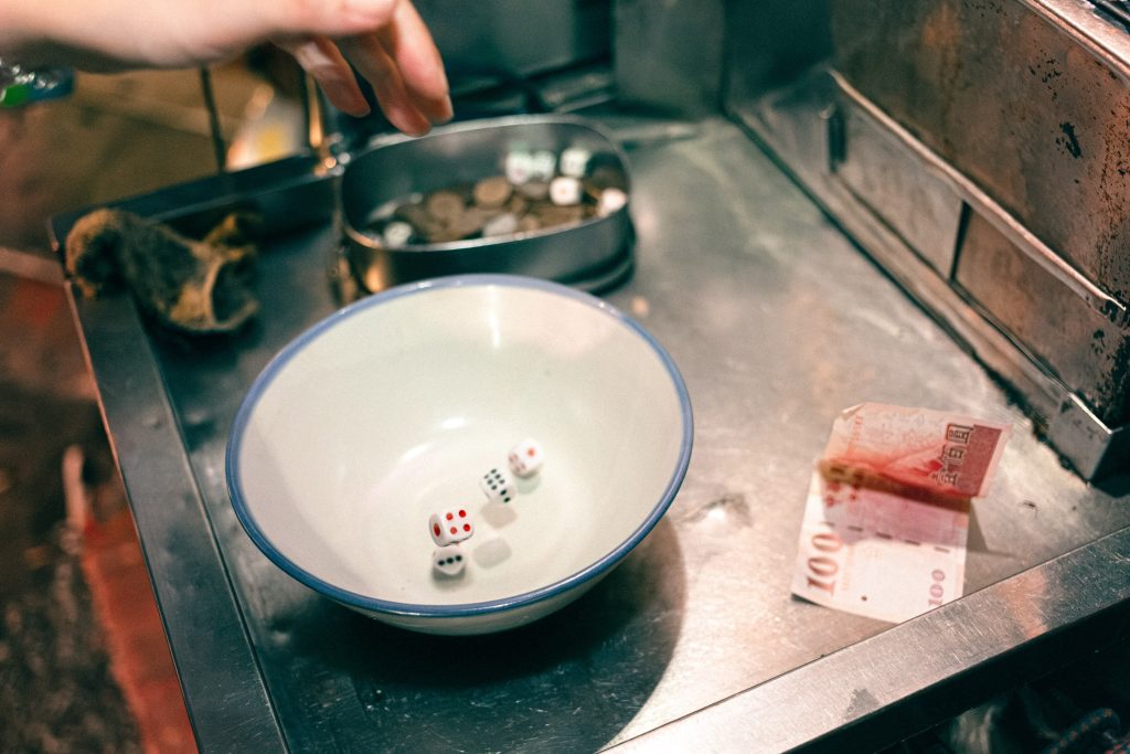 十八仔玩法大公開：輕鬆學會十八骰子遊戲，享受TU娛樂城的樂趣！